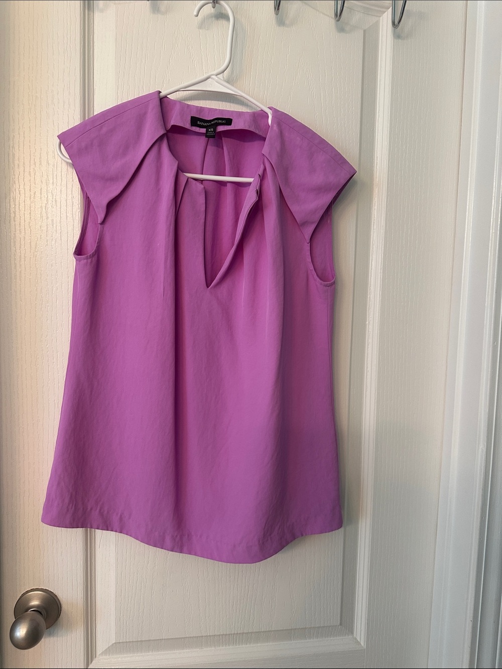 Banana Republic Sleeveless V-Neck Top in Bright Lavender